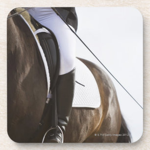 Dessous-de-verre coordonnée de cavalier féminin de dressage sur l