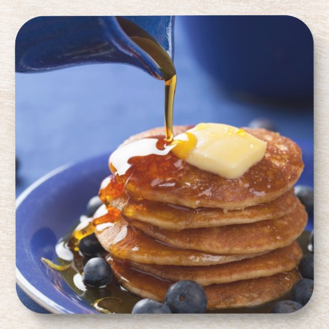 Dessous-de-verre Crêpes avec le sirop et la myrtille (Devant)