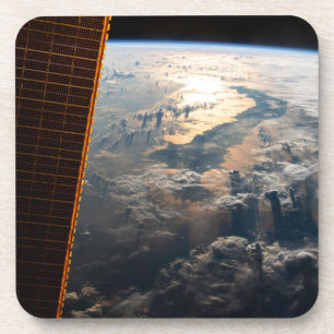 Dessous-de-verre Des Poutres Sunglint Au Large De La Mer Des Célèbe