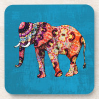 Eléphant multicolore coloré sur Arrière - plan ble