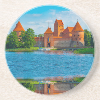 Dessous De Verre En Grès Beau château médiéval sur un lac bleu