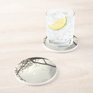 Dessous De Verre En Grès Ciel Blanc Et Soleil Dramatiquement Encadrés D'Arb