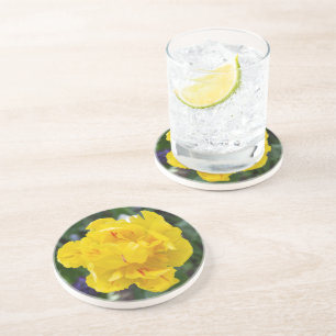 Dessous De Verre En Grès Petites tulipes jaunes dans le jardin