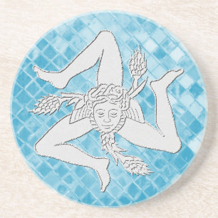 Dessous De Verre En Grès Trinacria sicilien sur la mosaïque bleue