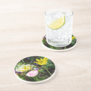Dessous De Verre En Grès Tulipes blanches, roses et jaunes dans le jardin