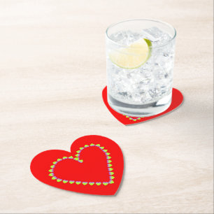 Dessous-de-verre En Papier Coeurs en forme de coeur sur rouge