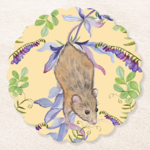 Dessous-de-verre En Papier Une souris drôle dans un fourré de fleurs.