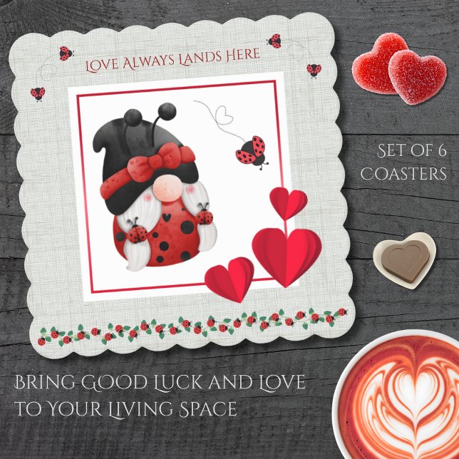Dessous-de-verre En Papier Whimsical Ladybug Love Always Lands Here Gnome (Bring good luck and love to your living space with this utterly charming Ladybug Gnome coaster set)