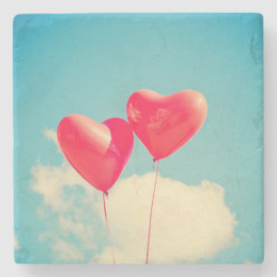 Dessous-de-verre En Pierre Ballons du Coeur Rouge contre ciel nuageux