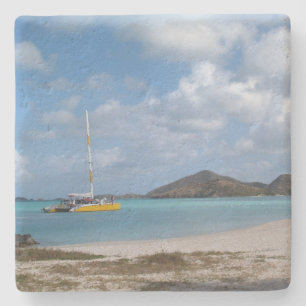 Dessous-de-verre En Pierre catamaran sur une plage à Antigua Dessous de verre