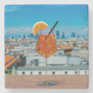Dessous-de-verre En Pierre Cocktail Spritz sur une table avec vue sur Milan
