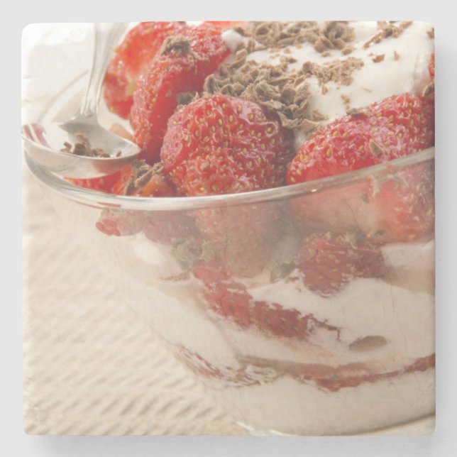 Dessous-de-verre En Pierre Dessert de fraise avec du yaourt frais (Devant)