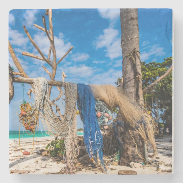 Dessous-de-verre En Pierre Filets de pêche séchant sur la plage (Devant)