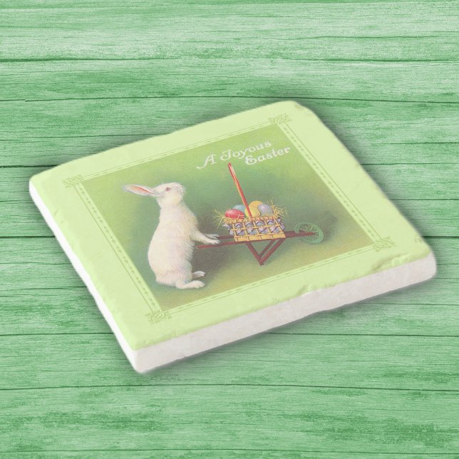 Dessous-de-verre En Pierre Joyeux Pâques blanc lapin Panier Oeufs Roue (White rabbit pushing wheelbarrow full of colored Easter eggs on green stone drink coaster.)