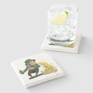 Dessous-de-verre En Pierre Lutin Irlandais lançant des biscuits chanceux drôl