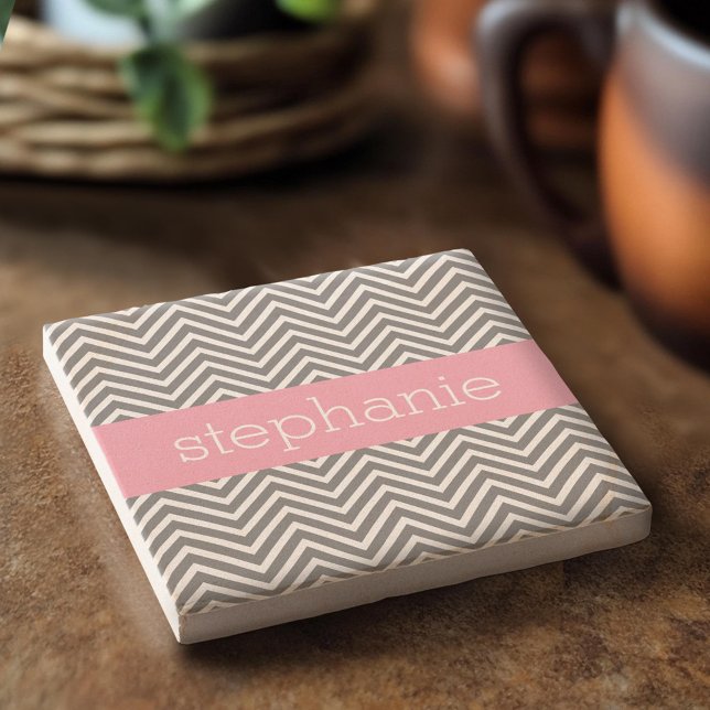 Dessous-de-verre En Pierre Pastel Pink et Grey Chevrons Nom personnalisé (Custom Stone Coaster)