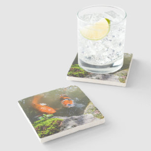 Dessous-de-verre En Pierre Poisson Koi dans un étang