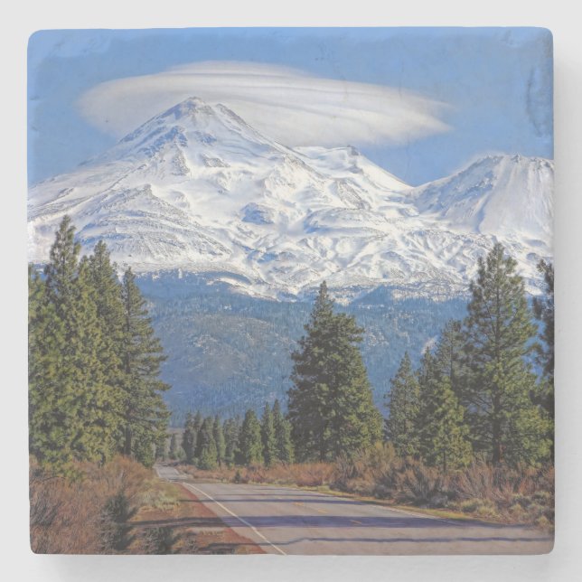 DESSOUS-DE-VERRE EN PIERRE SHASTA DE BÂTI AVEC LE NUAGE LENTICULAIRE (Devant)