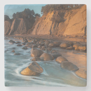 Dessous-de-verre En Pierre Vague le long de la plage, Californie