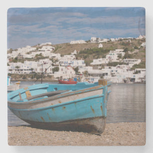 Dessous-de-verre En Pierre Zone portuaire avec des bateaux de pêche grecs