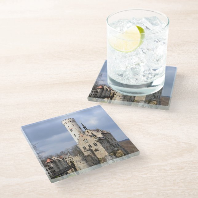 Dessous-de-verre En Verre Château traditionnel à Cliff le jour nuageux (Incliné)