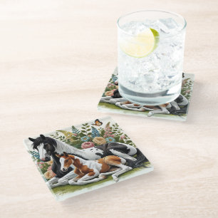 Dessous-de-verre En Verre Chevaux reposant parmi les fleurs et la verdure vi