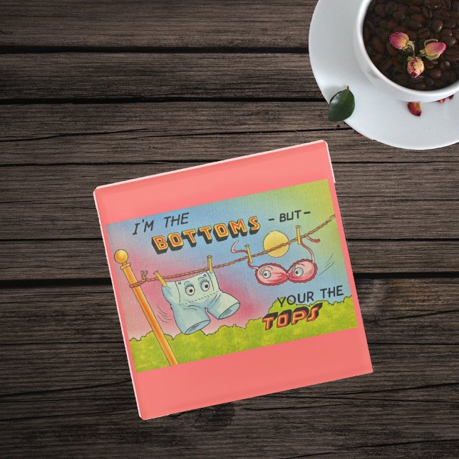 Dessous-de-verre En Verre Cute Funny Talking Sous-vêtements pendants ligne (Funny underwear on clothesline on salmon pink glass drink coaster.)