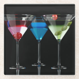 Dessous-de-verre En Verre Différents cocktails dans des lunettes à martini n