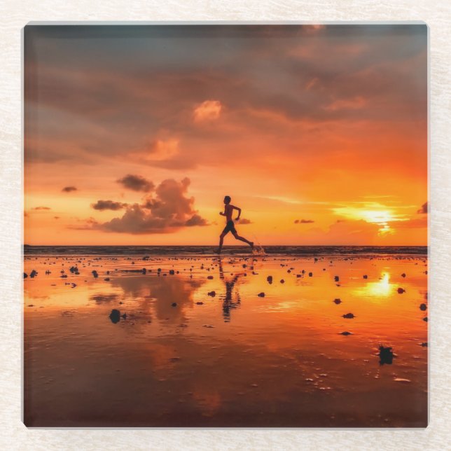 Dessous-de-verre En Verre Homme courant sur la plage au coucher du soleil (Devant)
