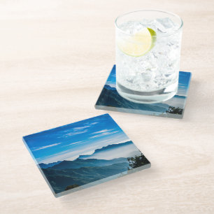 Dessous-de-verre En Verre Paysage de montagne matinale brumeuse