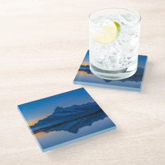 Dessous-de-verre En Verre Reflet d'eau au coucher du soleil sur la montagne 