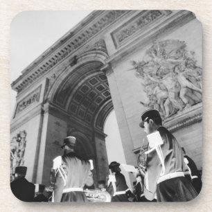 Dessous-de-verre Europe, France, Paris. Cérémonie militaire au