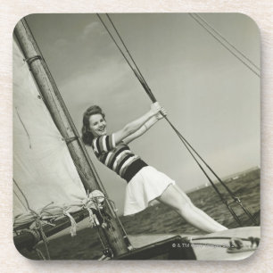 Dessous-de-verre Femme tenant le calage sur le yacht