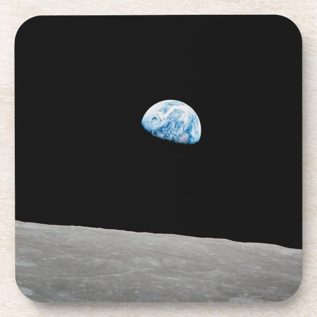 Dessous-de-verre La Terre S'Élève Au-Dessus De L'Horizon Lunaire. (Devant)
