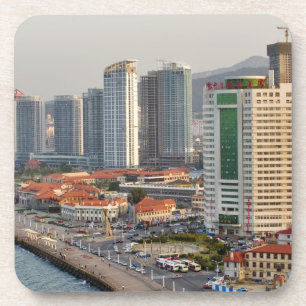 Dessous-de-verre Le front de mer avec la ligne d'horizon de la vill