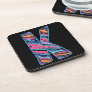 Dessous-de-verre Lettre K multicolore colorée comme dans Kay sur fo