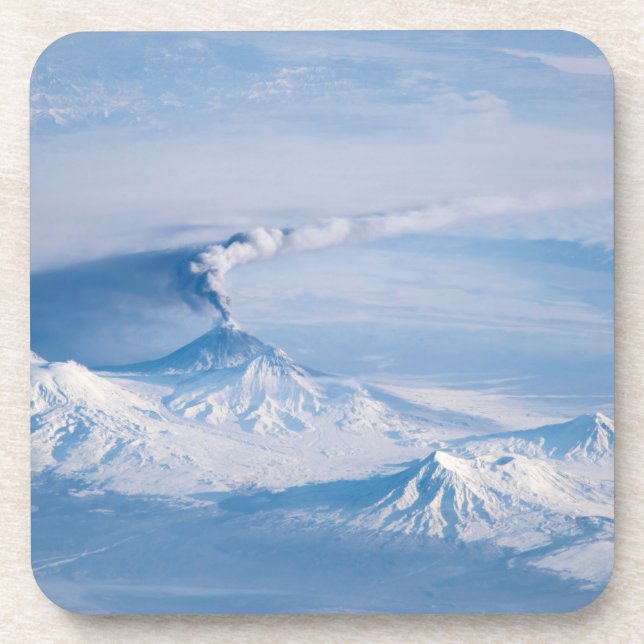 Dessous-de-verre Plume Émanant Du Volcan Kliuchevskoi. (Devant)
