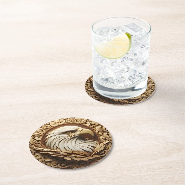 Dessous-de-verre Rond En Papier Aigle Majestic en bois sculpté (En situation)