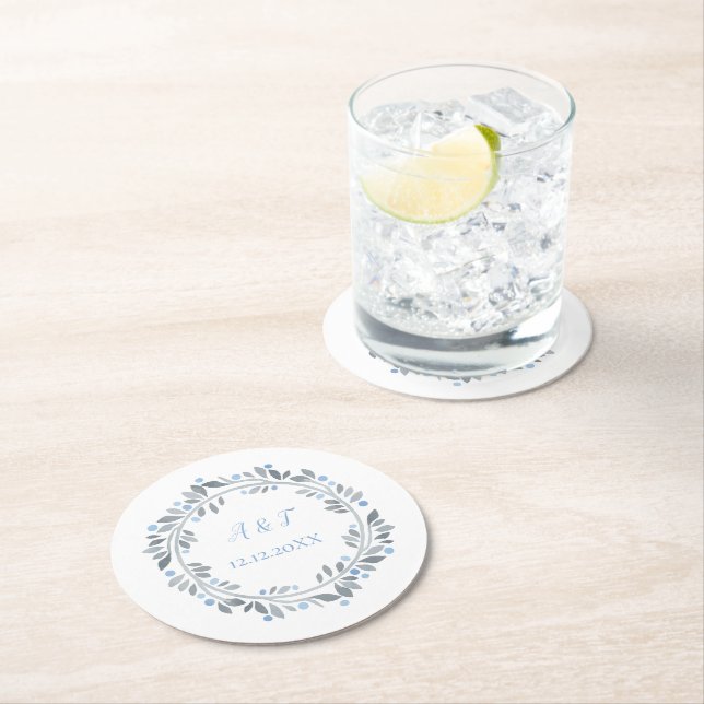 Dessous-de-verre Rond En Papier Monogramme blanc gris bleu Mariage floral (En situation)