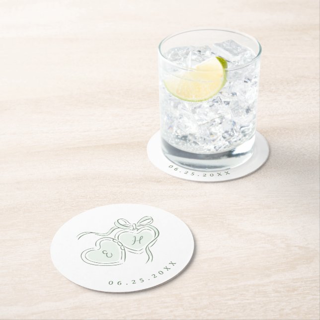 Dessous-de-verre Rond En Papier Monogramme de coeurs dessinés à la main pour maria (En situation)