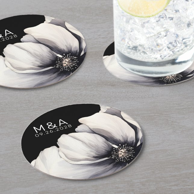 Dessous-de-verre Rond En Papier Monogramme moderne Mariage floral noir (Modern Monogram Black Floral Wedding Round Paper Coaster)