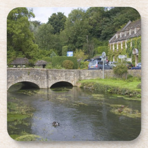 Dessous-de-verre Ruisseau à truites dans le village de Bibury,