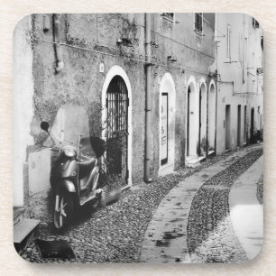 Dessous-de-verre Scooter in a street in Italy in black and white
