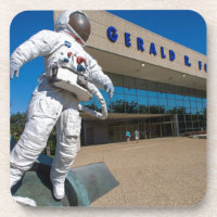 Sculpture d'homme dans l'espace