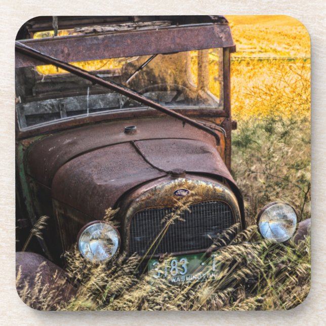 Dessous-de-verre Vieille voiture abandonnée dans les hautes herbes (Devant)