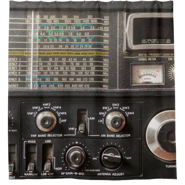 Details of an old am radio receiver (Front)