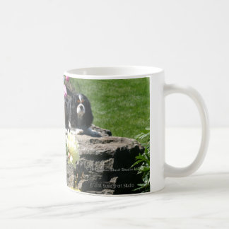 Deux cavaliers dans la tasse de jardin