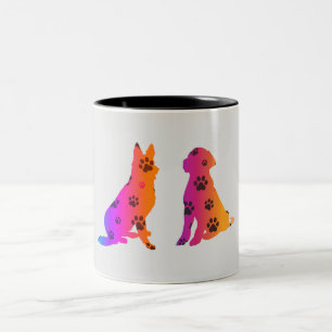 Deux chiens toniques tasse de café.