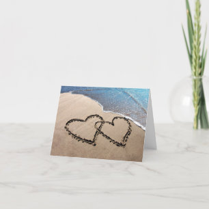 Deux Coeurs Dans La Carte De Salutation De Sable