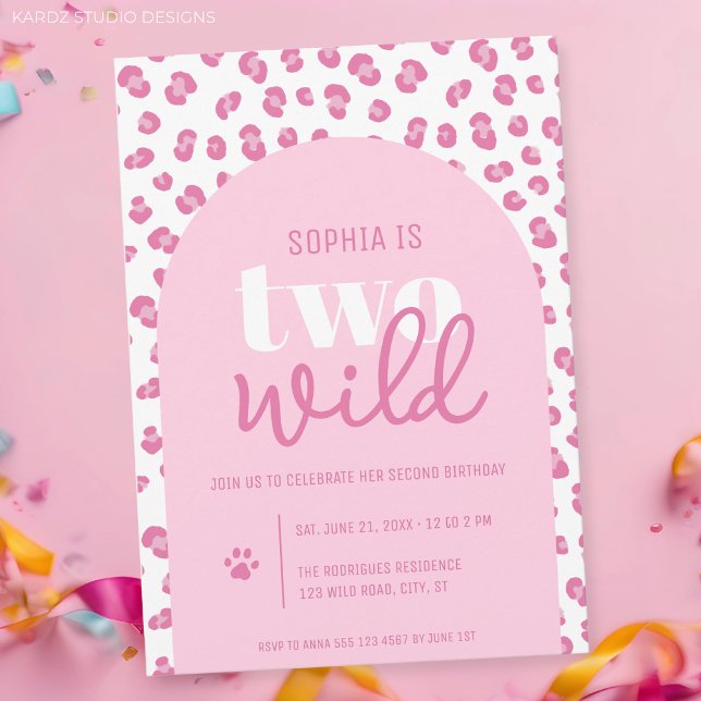 Deux Fille Sauvage Deuxième Invitation anniversair (Two Wild, girl´s second birthday pink invitation with a leopard pattern on the background.)
